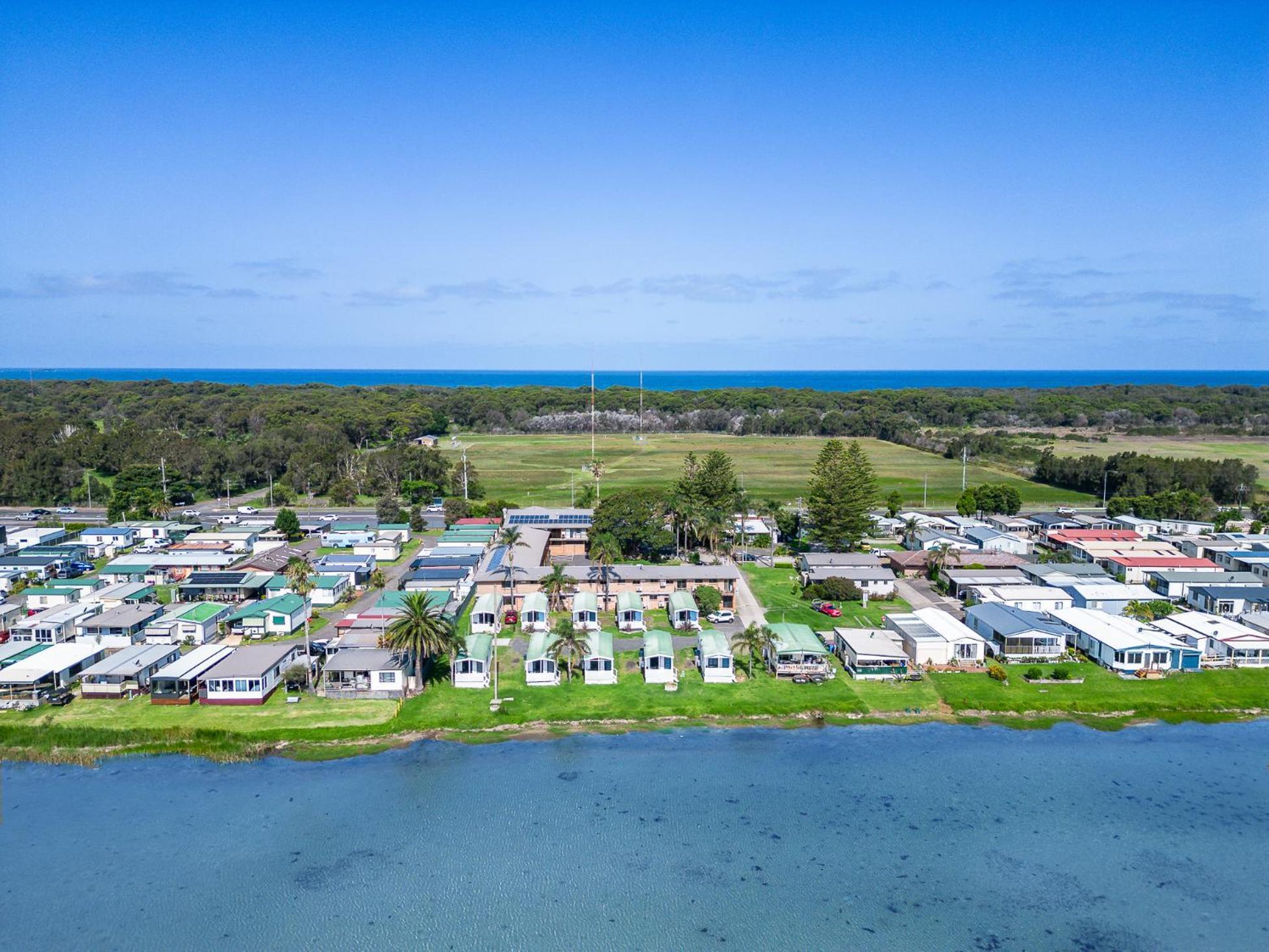 Golf Place&Lakeside Inns Primbee Exterior foto